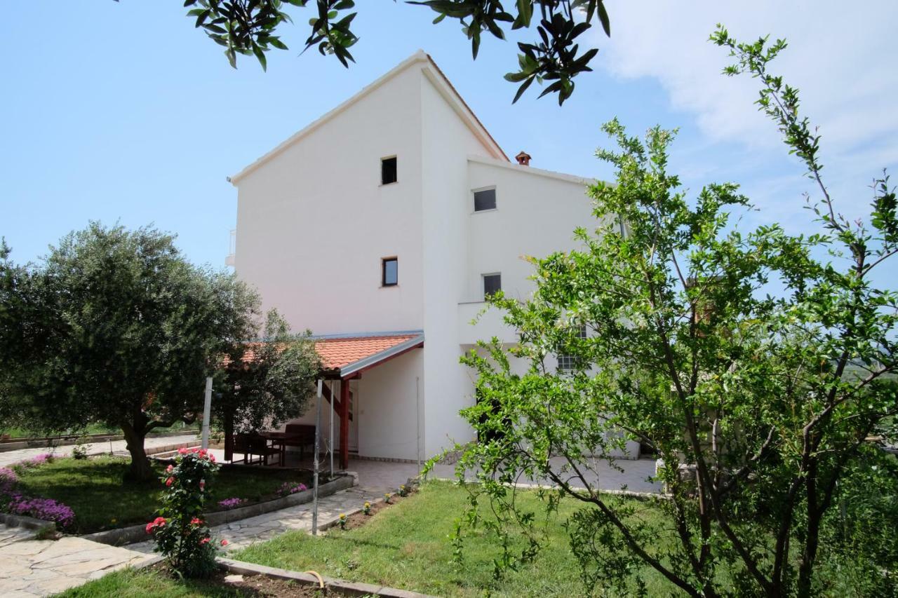 Apartmani Viktorija Vrana  エクステリア 写真