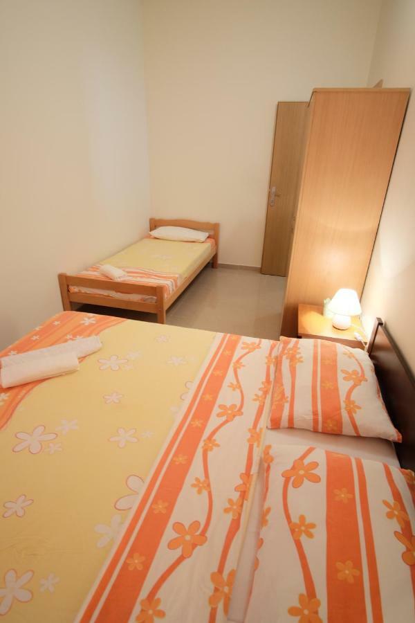 Apartmani Viktorija Vrana  エクステリア 写真