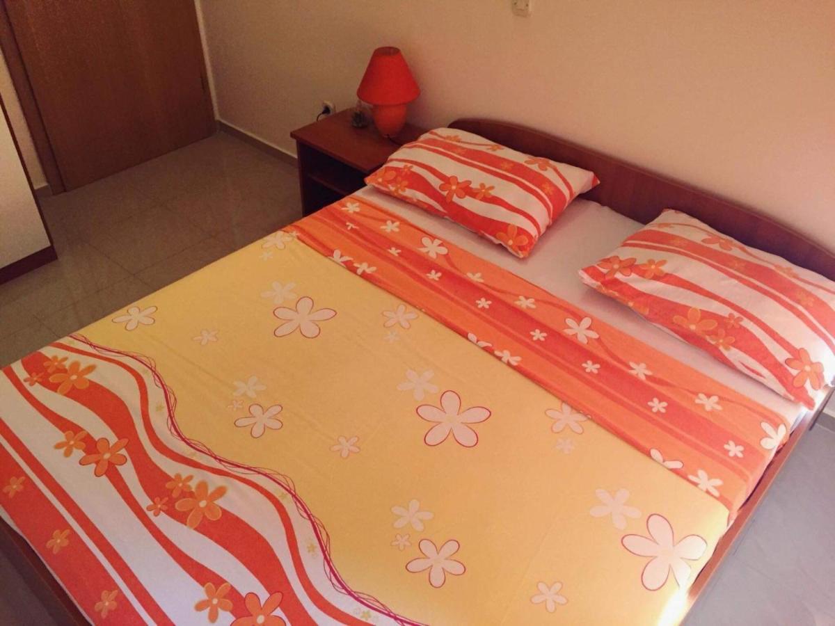 Apartmani Viktorija Vrana  エクステリア 写真